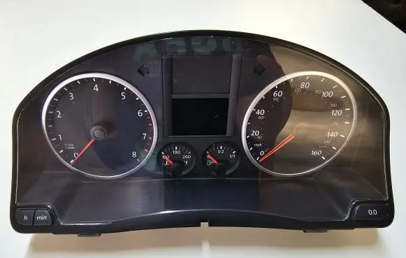 Volkswagen Tiguan Speedometer (instrument cluster) 5N0920950D