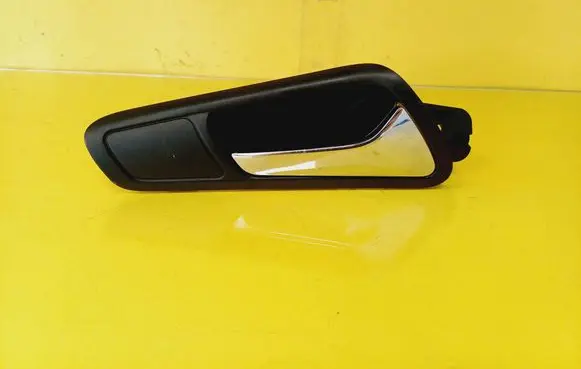 Volkswagen PASSAT B6 Front door interior handle 3C1837114