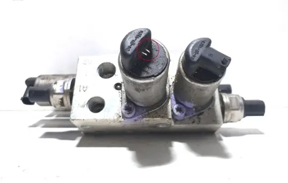 BMW 7 E65 E66 Air suspension control unit module (rear)