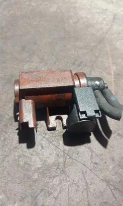 Volvo C30 Turbo solenoid valve 6G909E882CA