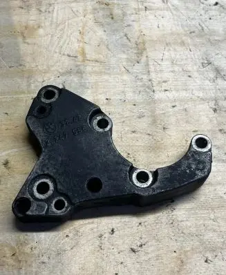 BMW 5 E60 E61 Power steering pump mounting bracket 2247556 3242