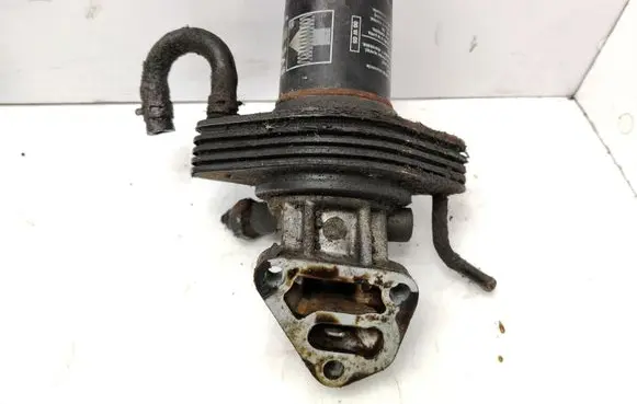 Mazda 929 Oil filter mounting bracket