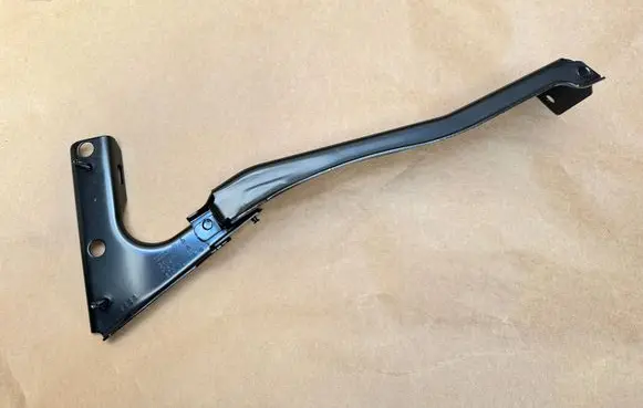 Audi A5 8T 8F Fender mounting bracket 8T0821136G