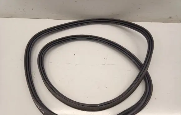BMW 1 F40 Trunk rubber seal (body) 