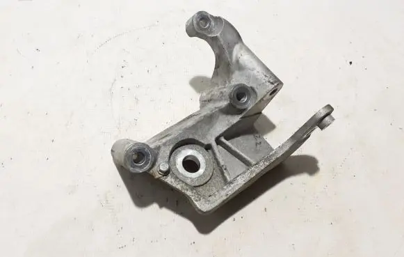 Volvo S90, V90 Engine mounting bracket 31430470