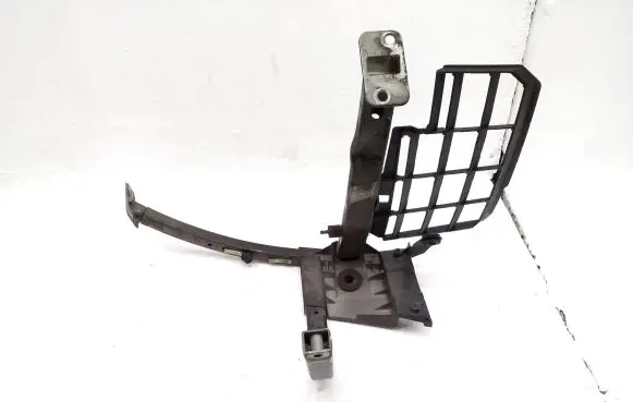 Audi A8 S8 D3 4E Fender mounting bracket 4E0821138F