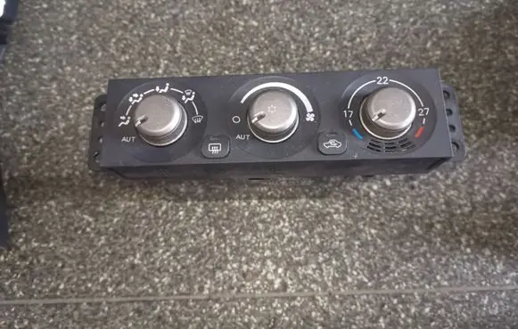 Mitsubishi Pajero Climate control unit 1465700021