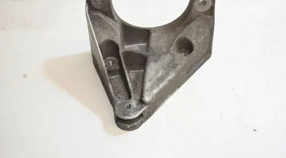 Audi A6 S6 C4 4A Engine mounting bracket 4A0199353A