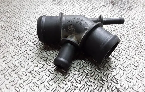 Engine coolant pipe/hose