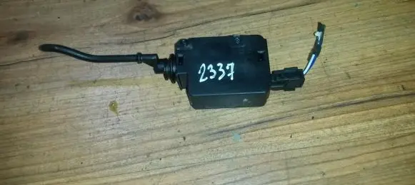 BMW 3 E46 Central locking motor 8372240 67.11-8372240