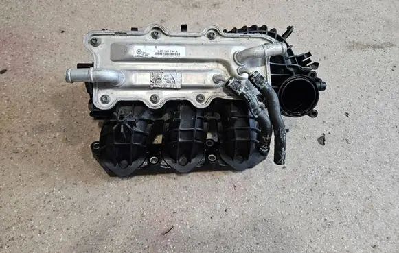Audi A1 Intake manifold 04C145749A