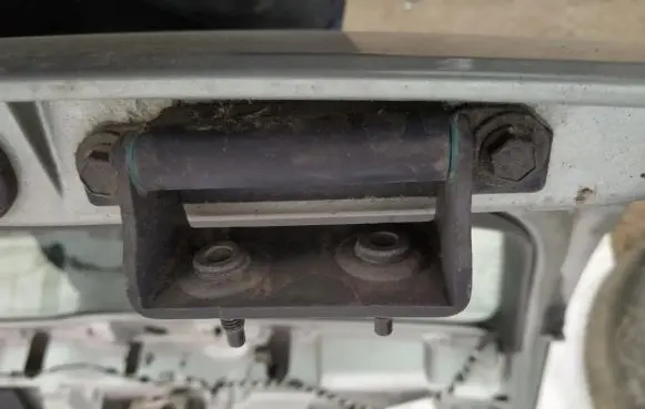 Volvo XC90 Tailgate/trunk/boot hinge