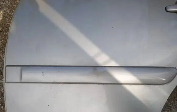 Rear door trim (molding)