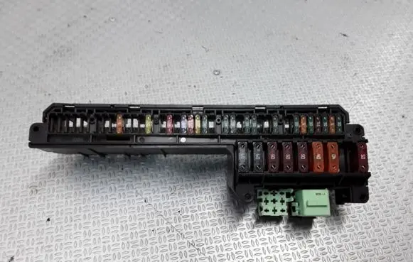 BMW 5 E60 E61 Fuse module 15613290