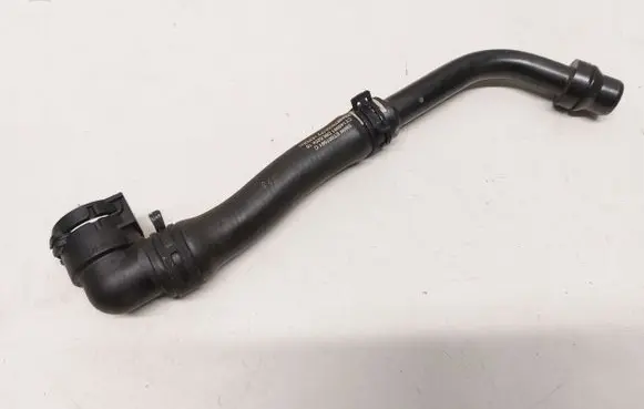 Mercedes-Benz CLA C117 X117 W117 Engine coolant pipe/hose A1332000052