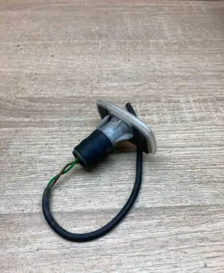 Front fender indicator light