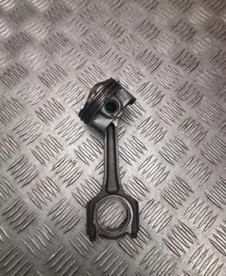 Ford Focus Piston with connecting rod RFCM5G6205EC