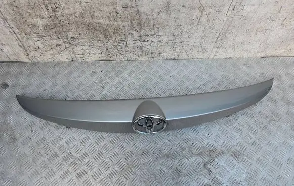Toyota Auris E180 Tailgate trim 7681102790