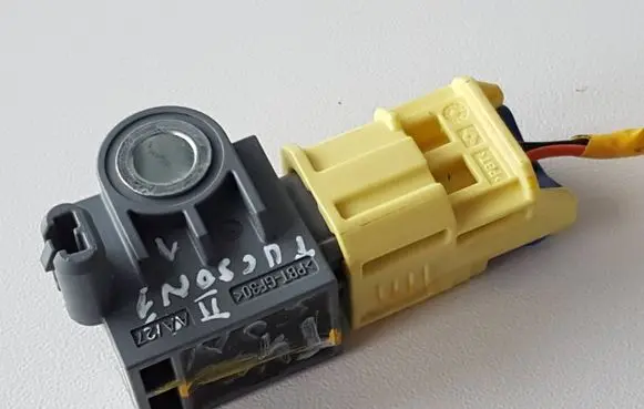 Hyundai Tucson TL Airbag deployment crash/impact sensor 95920B4000 A7053145195 07062017MA