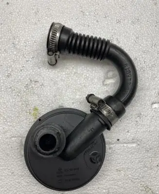 Volkswagen Golf IV Vacuum pump 028129101E