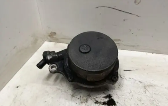 BMW 5 E39 Vacuum pump B7786841F