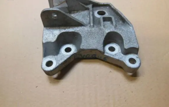 Land Rover Range Rover Evoque L538 Engine mounting bracket GJ326P096AE