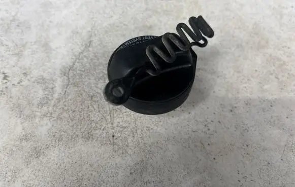 Volvo XC70 Fuel tank filler cap 3504