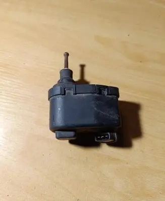 Audi 80 90 S2 B4 Headlight level adjustment motor 321941295 00437573