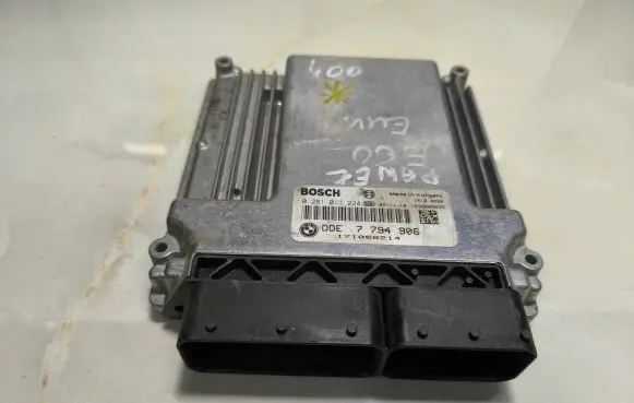 BMW X1 E84 Engine control unit/module 8519009 030672469 0281013821