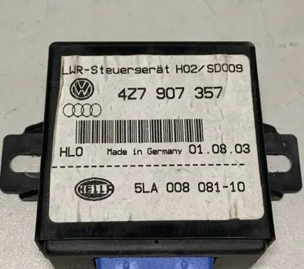 Volkswagen Golf V Light module LCM 4Z7907357 5LA00808110