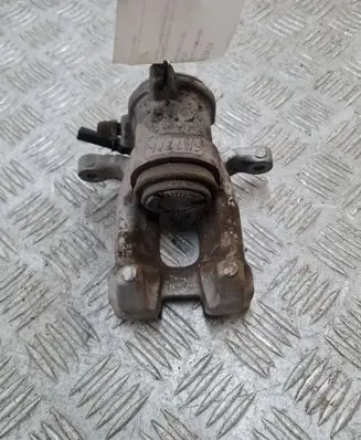 Opel Mokka B Rear brake caliper 