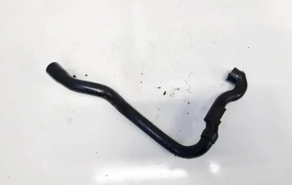 Volvo V70 Breather hose/pipe 8670008