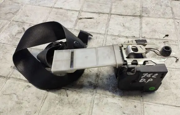 Opel Zafira A Front seatbelt 33037724