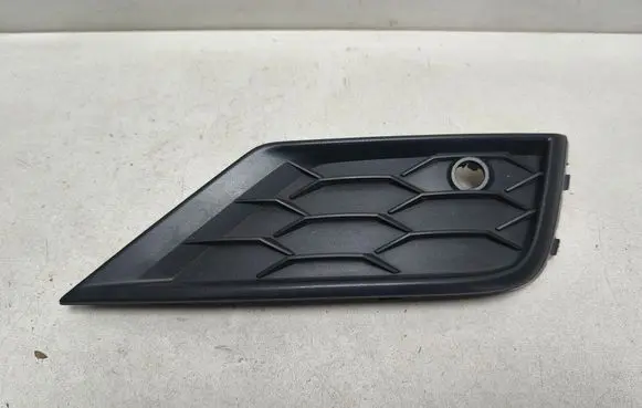 Volkswagen Tiguan Front bumper lower grill 5NA853666A
