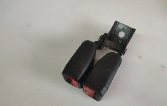 Hyundai ix35 Middle seatbelt buckle (rear)