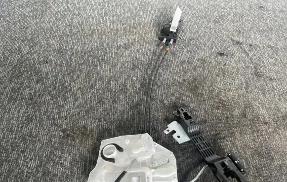 Suzuki SX4 S-Cross Front door lock 82202-61MA2