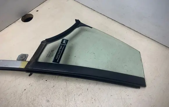 Smart ForTwo I Front vent window/glass (coupe) 43R00048 DOT24AS2M68 80027777777