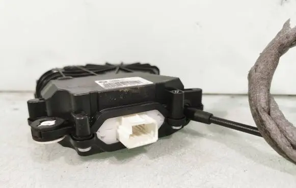 BMW 7 F01 F02 F03 F04 Loading door lock 2C3670106 16367210 51247191213