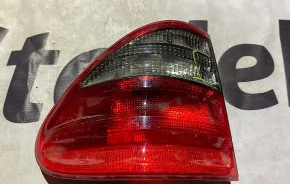 Mercedes-Benz E W210 Rear/tail lights 324127l