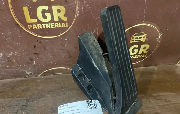 Mercedes-Benz C W204 Accelerator throttle pedal A2043000004