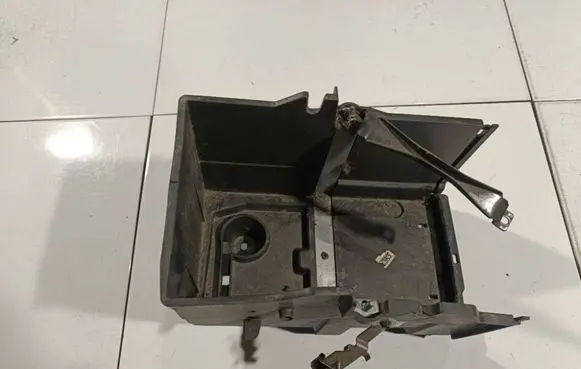 Ford C-MAX II Battery box tray AM5110723D