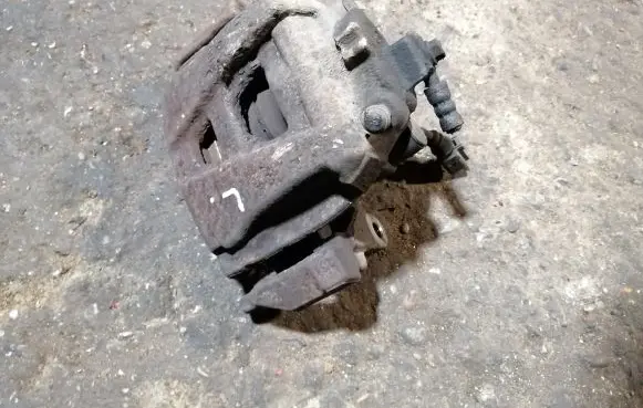 Volkswagen Tiguan Front brake caliper