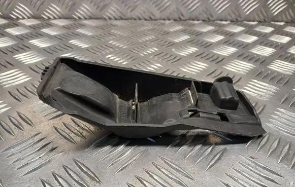 Renault Laguna III Front bumper mounting bracket P0013709