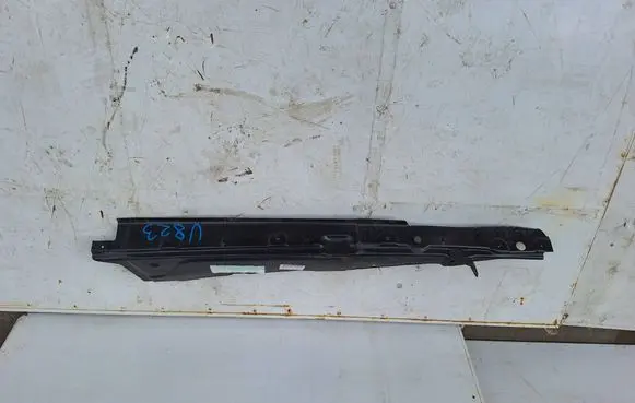 Volkswagen PASSAT B4 Front side member 3A0809145