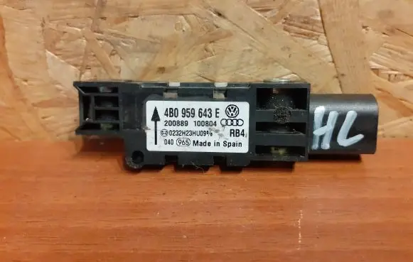 Audi A8 S8 D3 4E Airbag deployment crash/impact sensor 4B0959643E 689