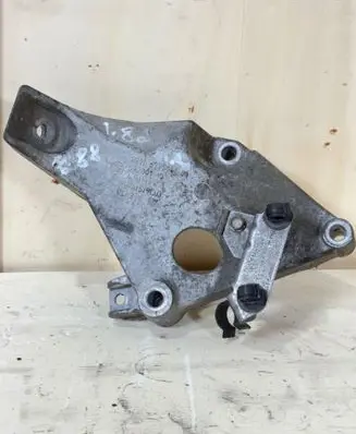 BMW 1 E82 E88 Engine mounting bracket 6775041 22116775041
