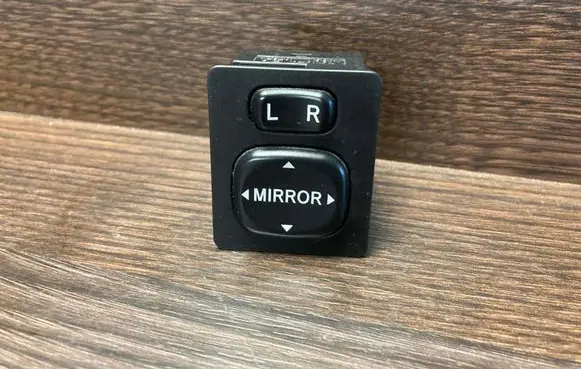 Toyota Avensis Verso Wing mirror switch 769746A