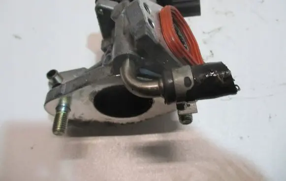 Toyota Hilux (N140, N150, N160, N170) EGR valve 25620F2020