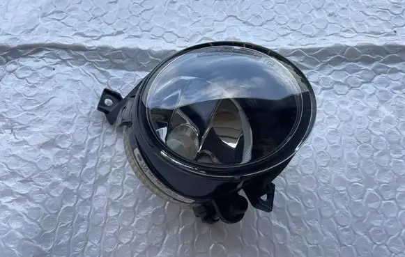 Volkswagen Tiguan Front fog light 1T0941700C 27128800