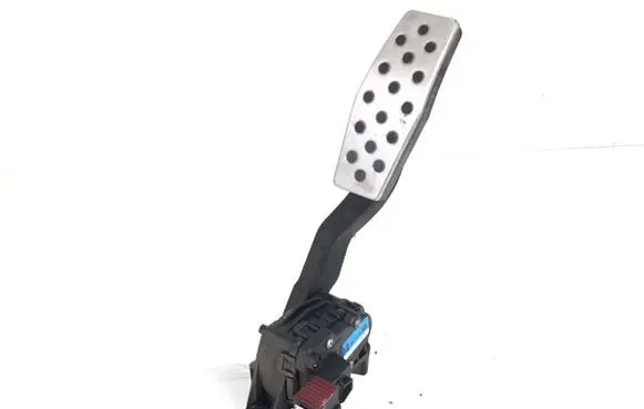 Accelerator throttle pedal